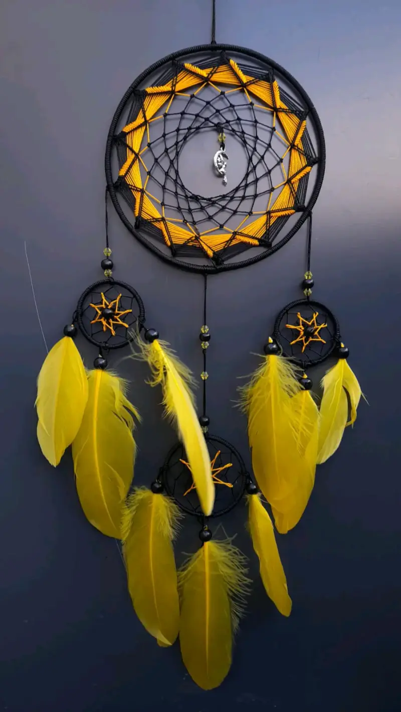 Atrapasueños decorativos con plumas de colores - 6