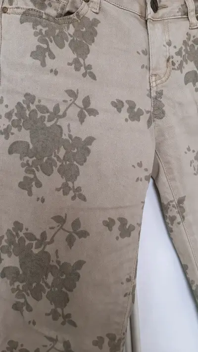 Pantalón floreado - miniatura 3