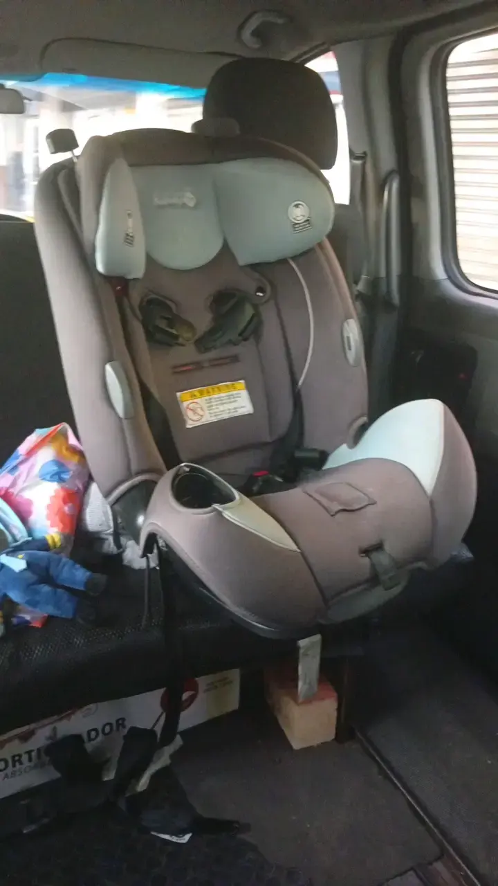 Silla de auto para bebé Safety 1st gris - 1
