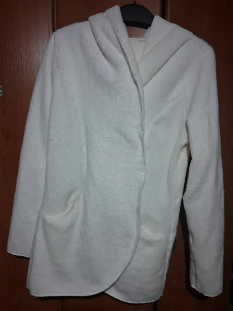 Abrigo de lana blanco con capucha para mujer - 2