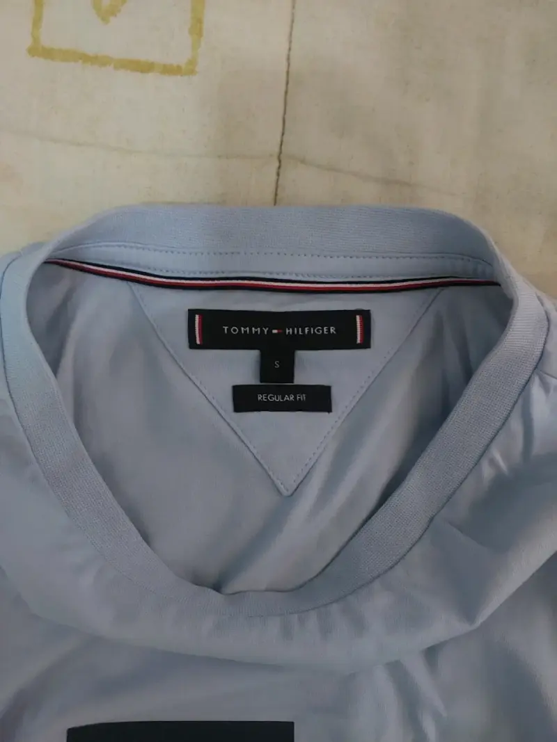 Polera Tommy Hilfiger azul claro para hombre - 3
