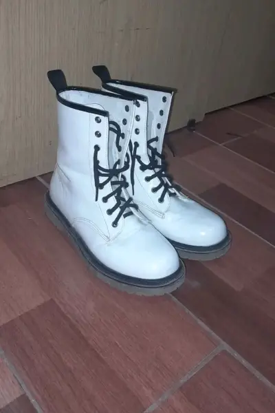Botas blancas estilo militar con cordones - miniatura 1