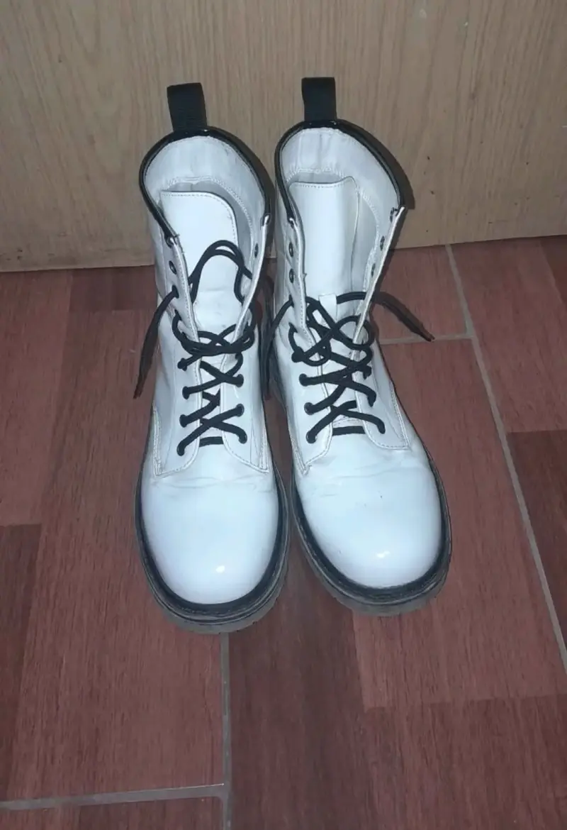 Botas blancas estilo militar con cordones - 2