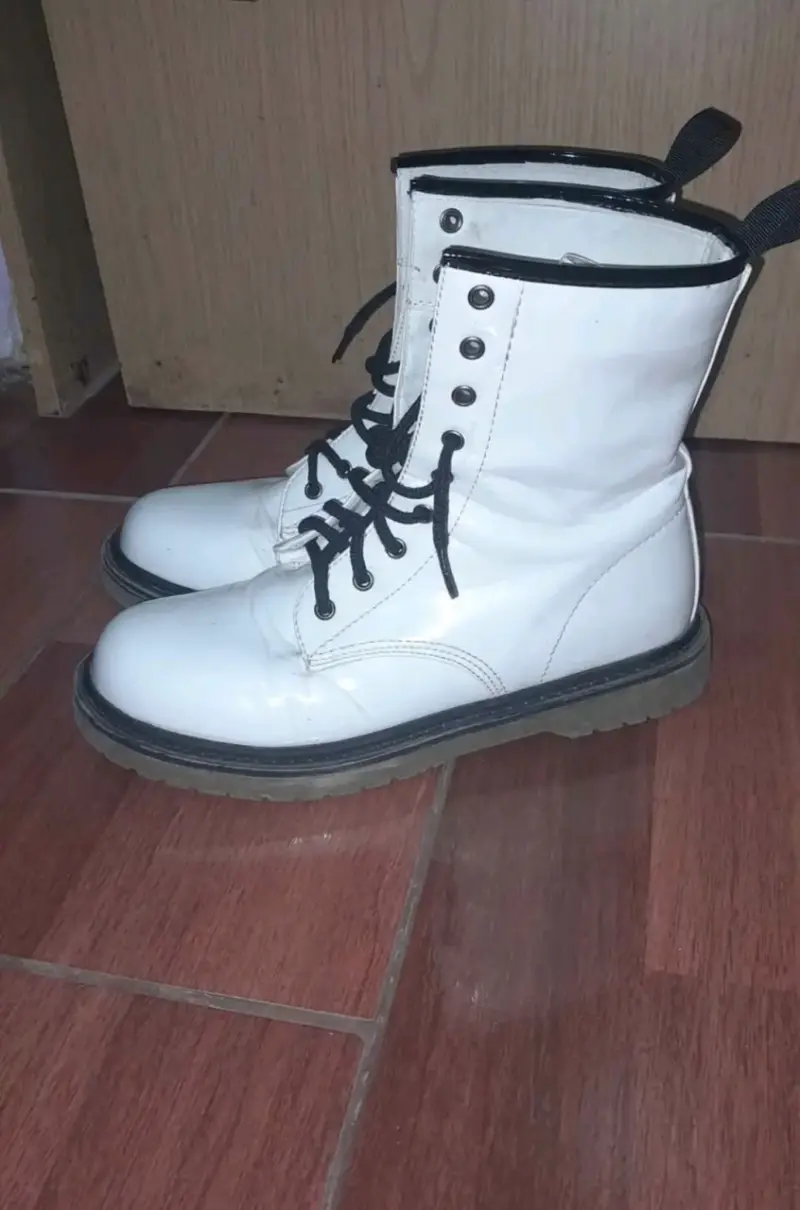 Botas blancas estilo militar con cordones - 3