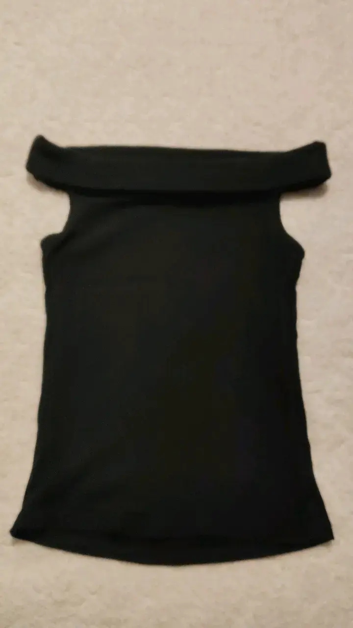 Polera negra hombros descubiertos Icono - 1