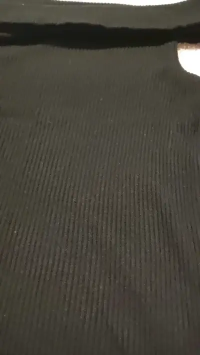 Polera negra hombros descubiertos Icono - miniatura 2