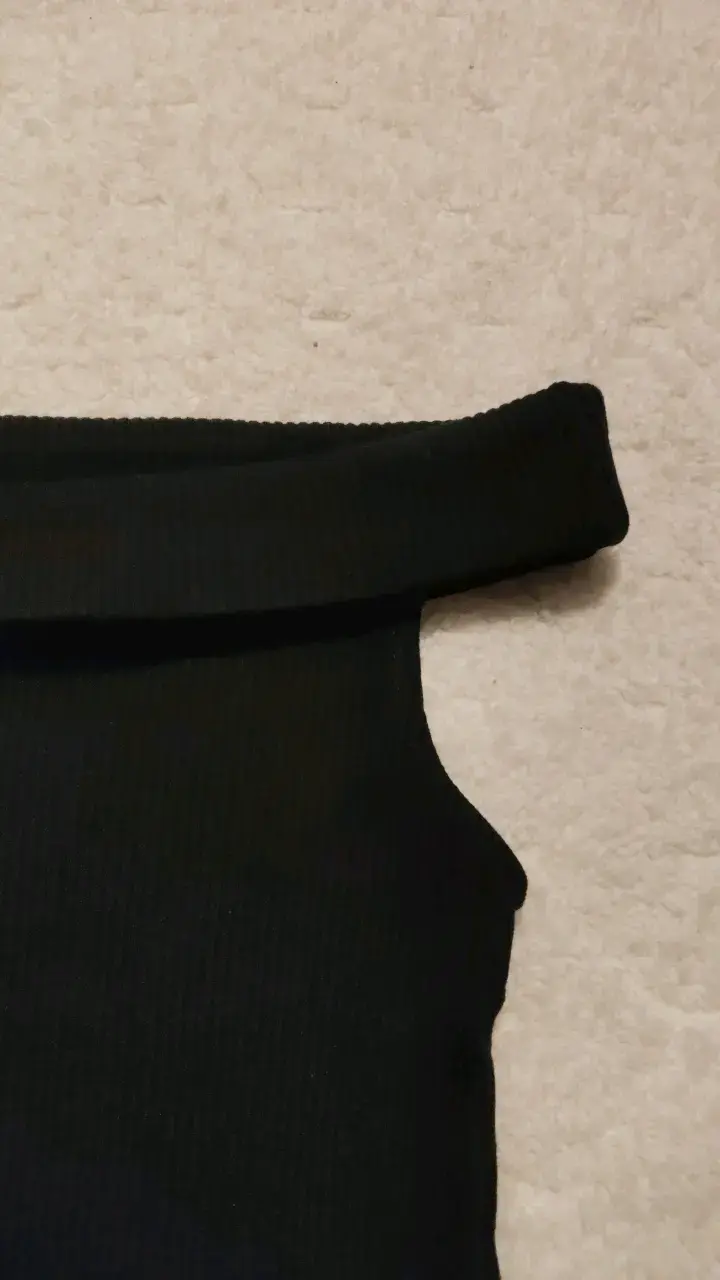 Polera negra hombros descubiertos Icono - 3