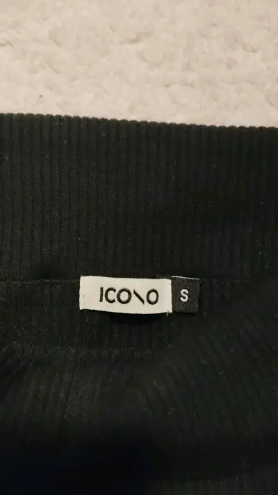 Polera negra hombros descubiertos Icono - miniatura 4