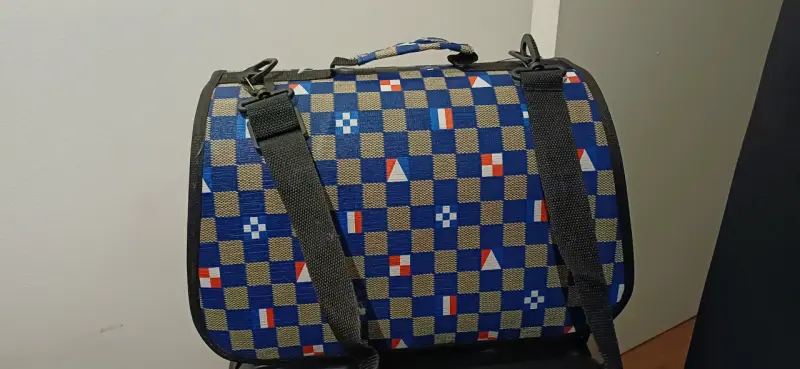 Transportadora de mascotas con diseño geométrico - 4