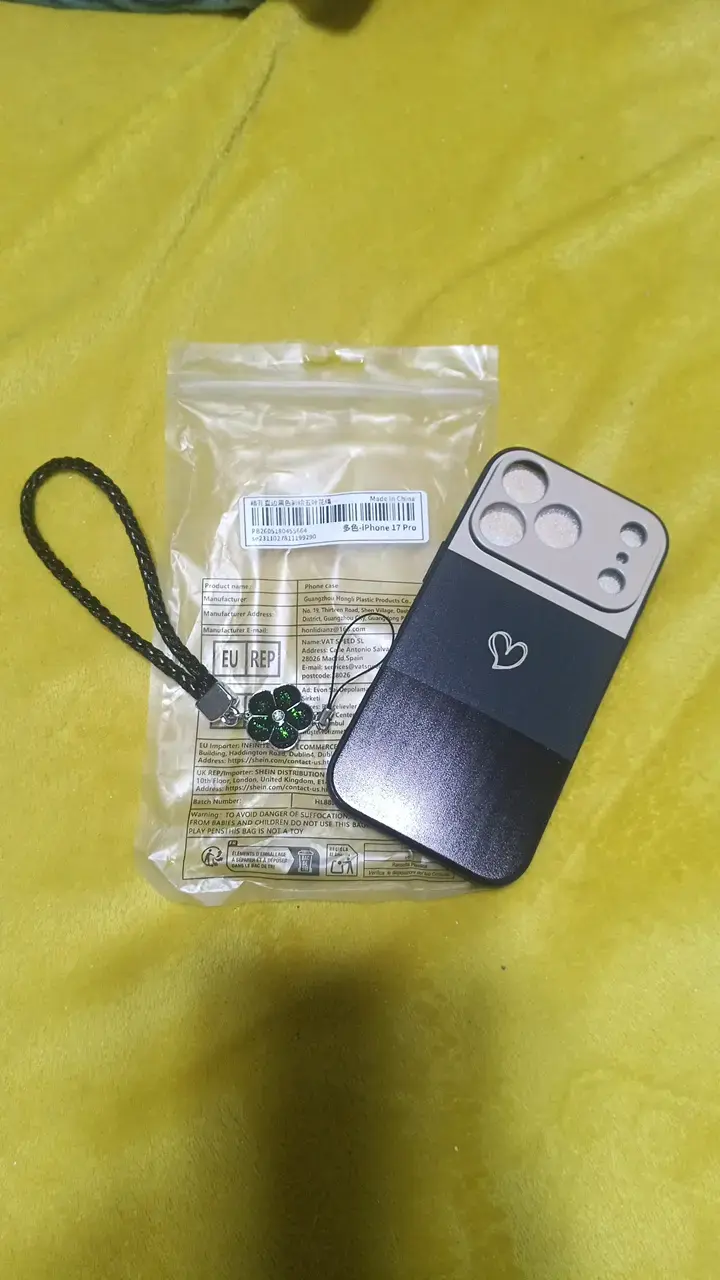 Funda protectora para iPhone 17 Pro con colgante