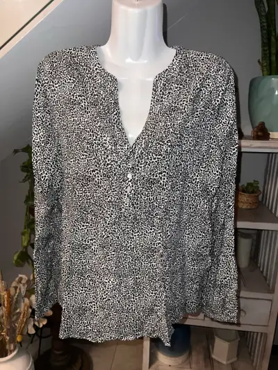 Blusa Esprit  estampada de leopardo - miniatura 1