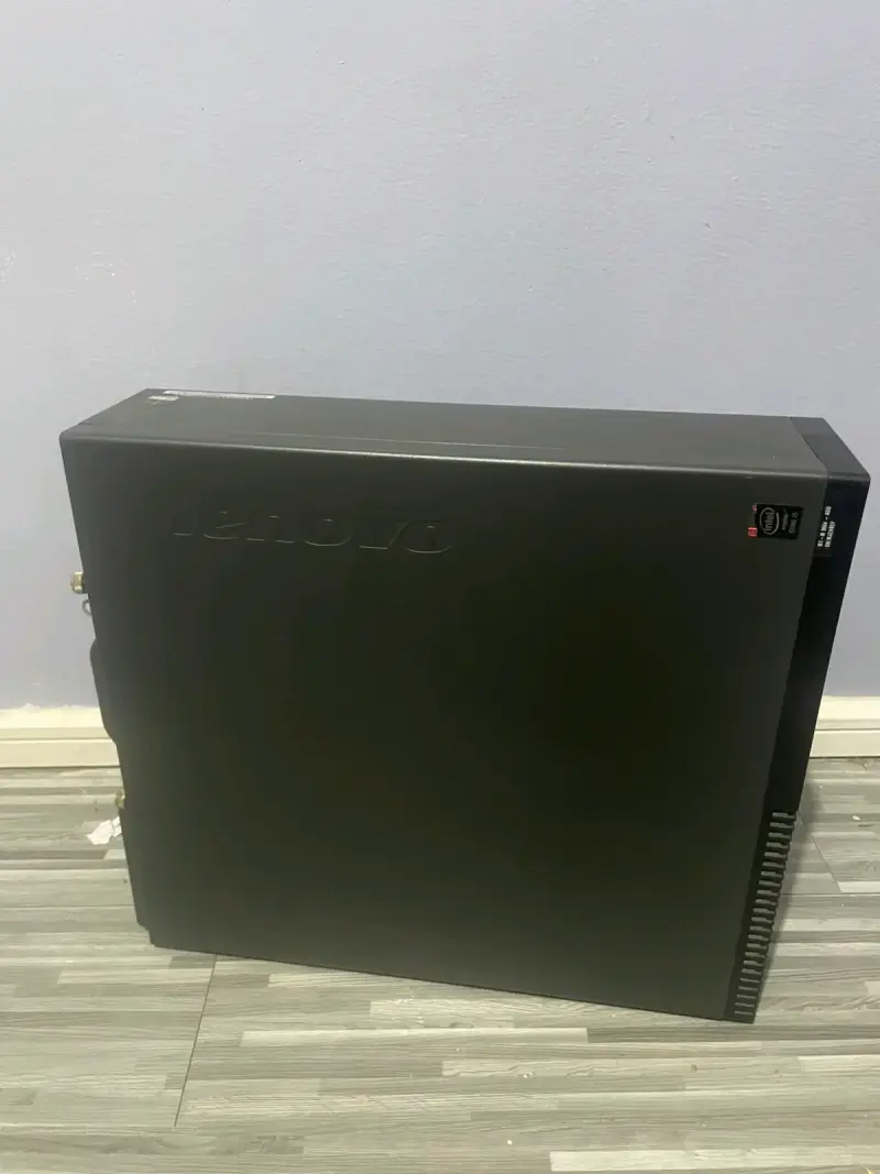 Computador de Escritorio Lenovo ThinkCentre con Monitor LG - 2