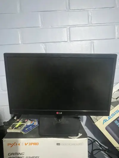 Computador de Escritorio Lenovo ThinkCentre con Monitor LG - miniatura 4