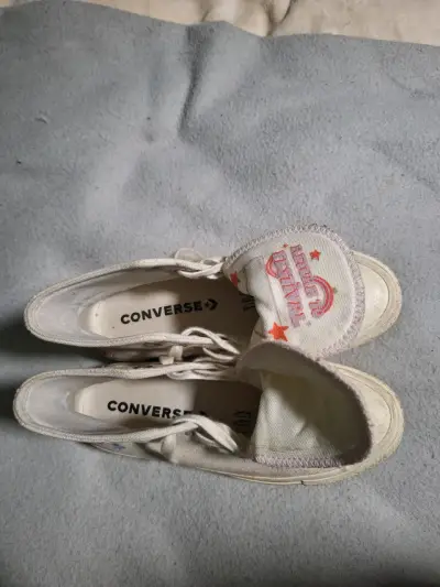 Zapatillas Converse blancas con bordado floral - miniatura 3