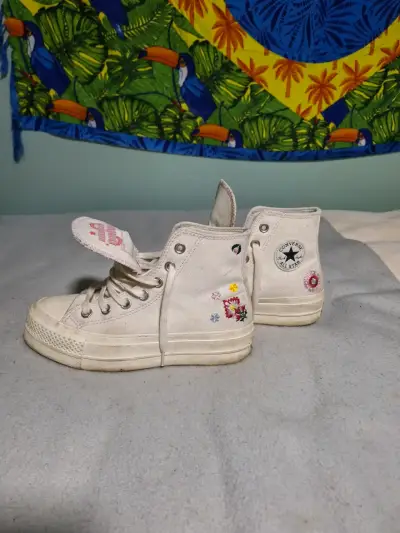 Zapatillas Converse blancas con bordado floral - miniatura 4