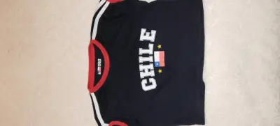 Polera negra con diseño de Chile - miniatura 1