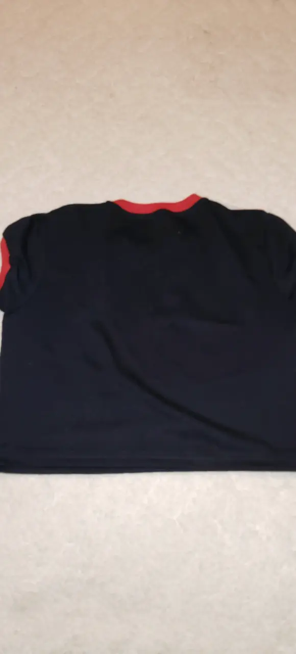 Polera negra con diseño de Chile - 2