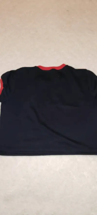 Polera negra con diseño de Chile - miniatura 2
