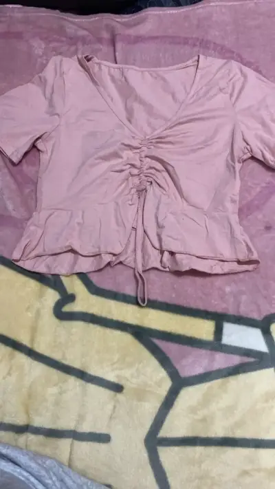 Polera rosa con fruncido delantero - miniatura 1