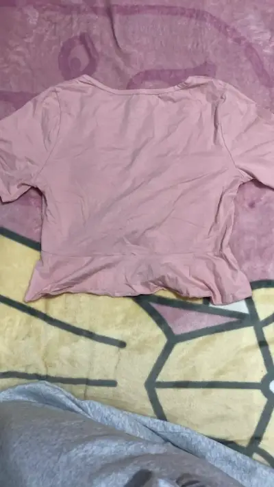 Polera rosa con fruncido delantero - miniatura 2