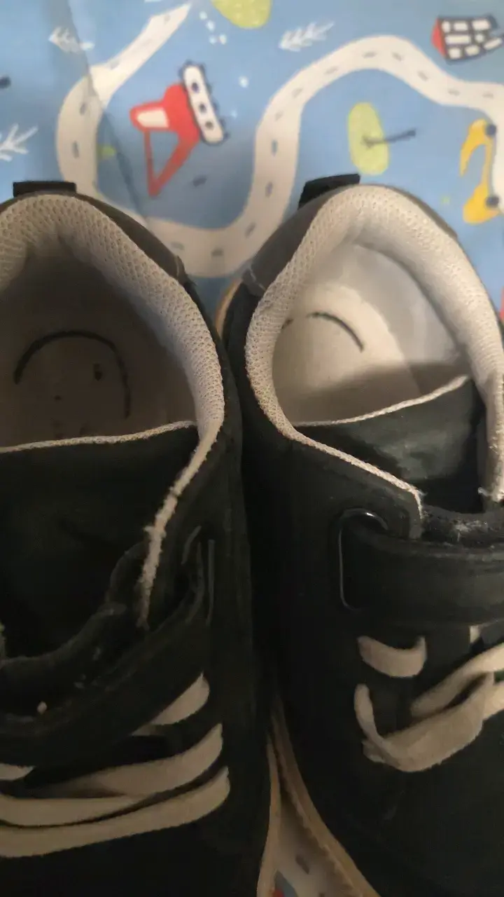 Zapatillas negras para niños con velcro - 3
