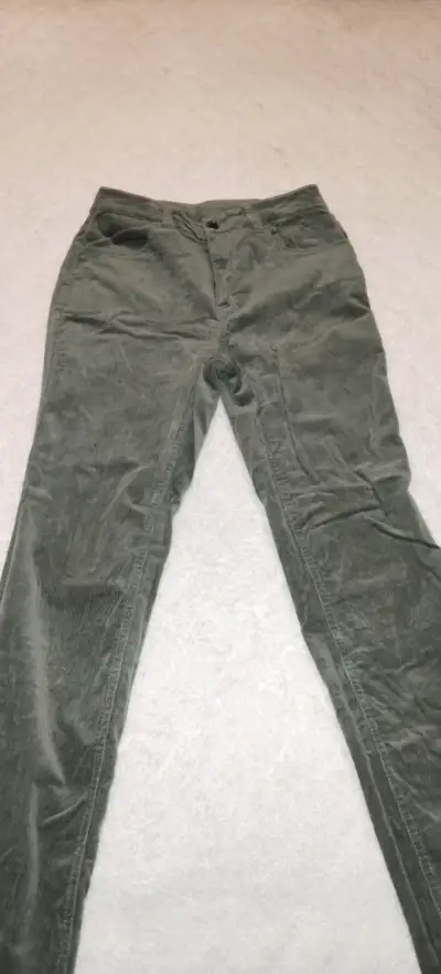 Pantalones verde oliva para mujer - miniatura 1