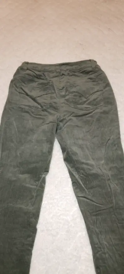 Pantalones verde oliva para mujer - miniatura 2