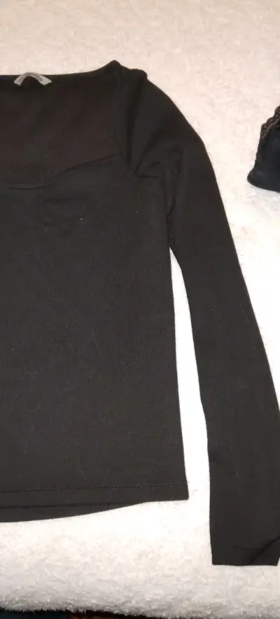 Polera negra de manga larga para mujer - miniatura 2