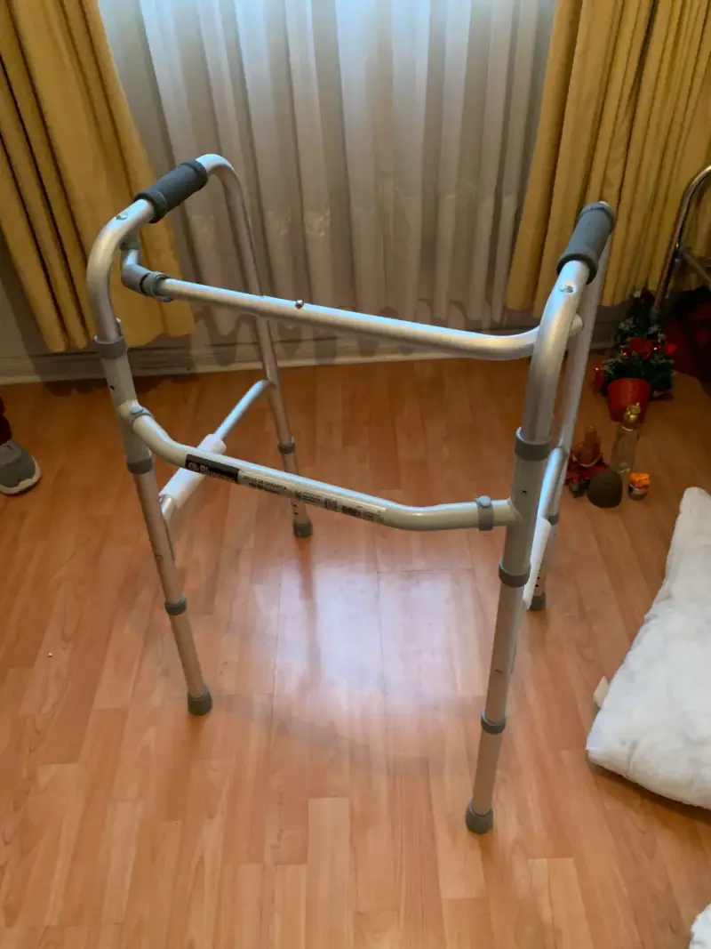 Andador plegable de aluminio para adultos
