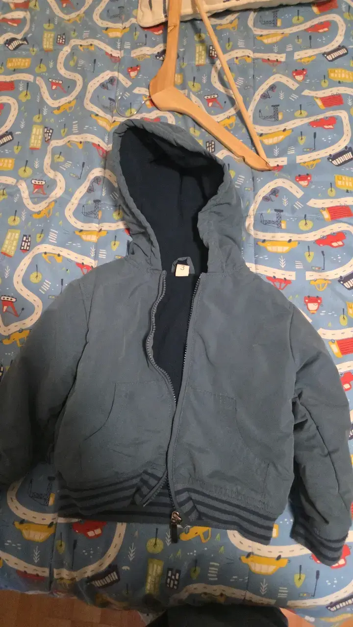 Chaqueta azul con capucha para niño - 1