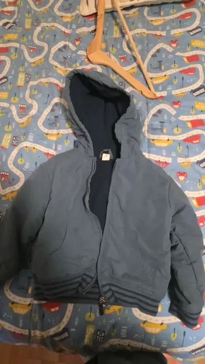 Chaqueta azul con capucha para niño - miniatura 1