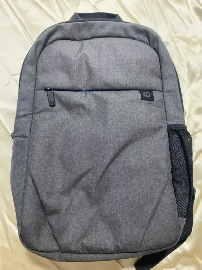 Mochila gris para laptop HP con compartimentos - miniatura 1