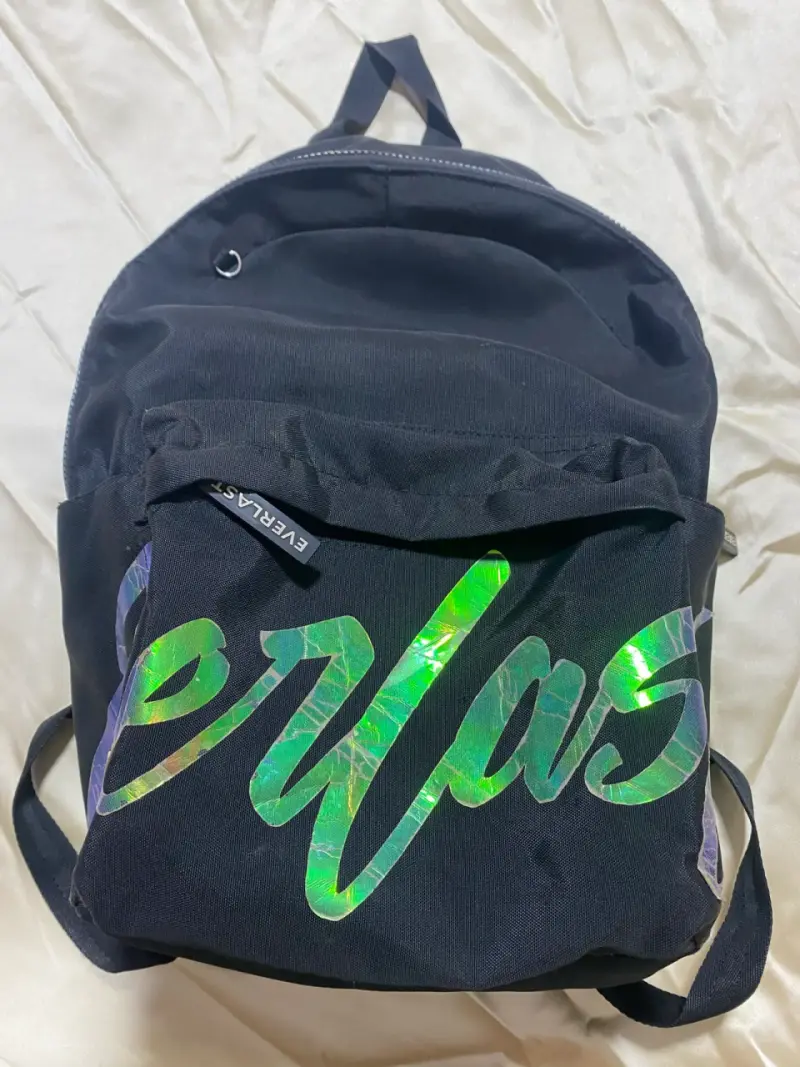 Mochila negra Everlast con diseño holográfico - 1