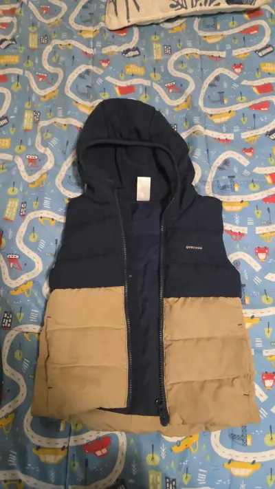 Chaleco acolchado con capucha Quechua azul y beige - miniatura 1