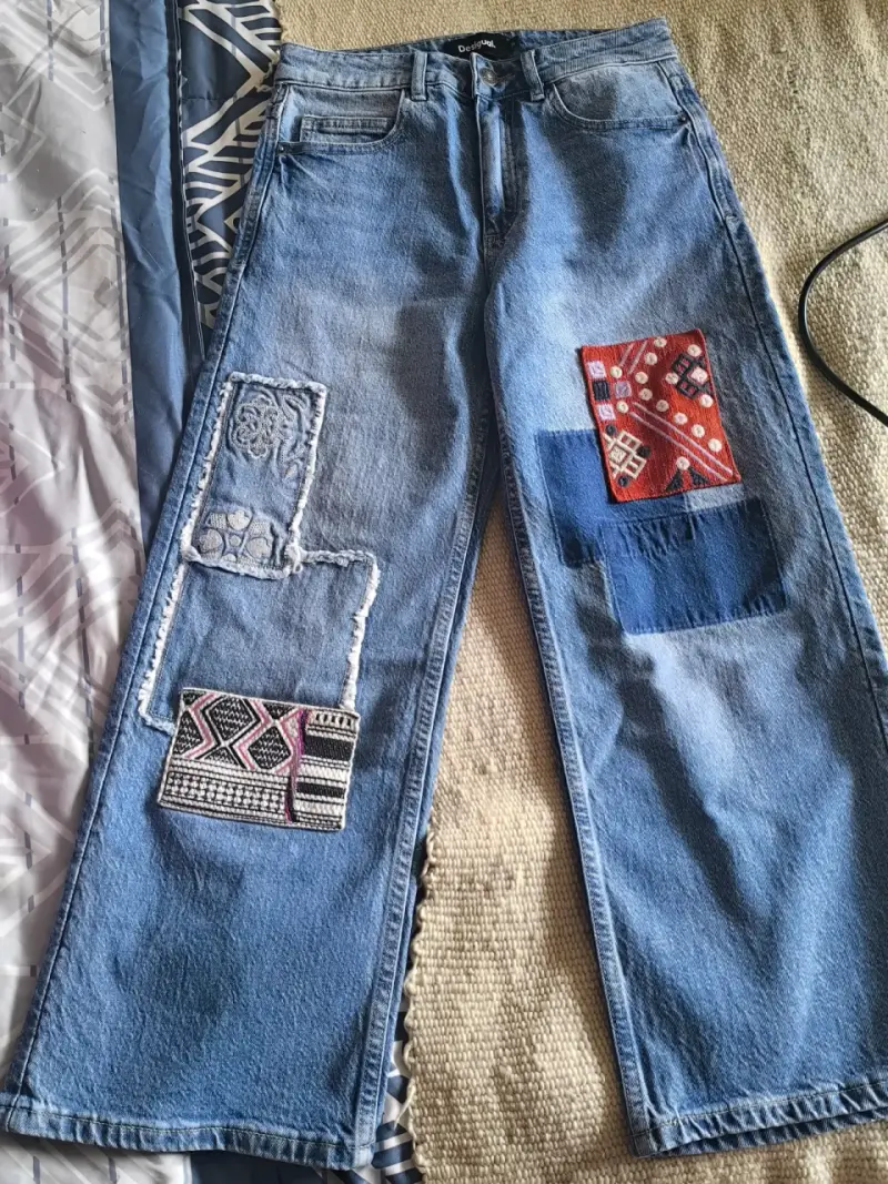 Jeans Desigual con parches decorativos - 3
