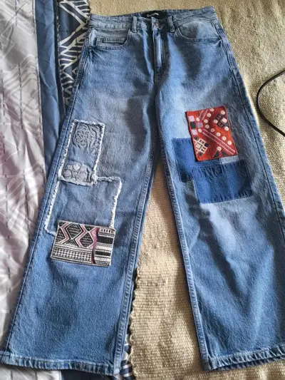 Jeans Desigual con parches decorativos - miniatura 3