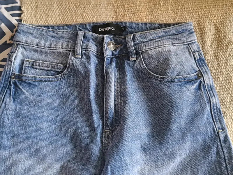 Jeans Desigual con parches decorativos - 4