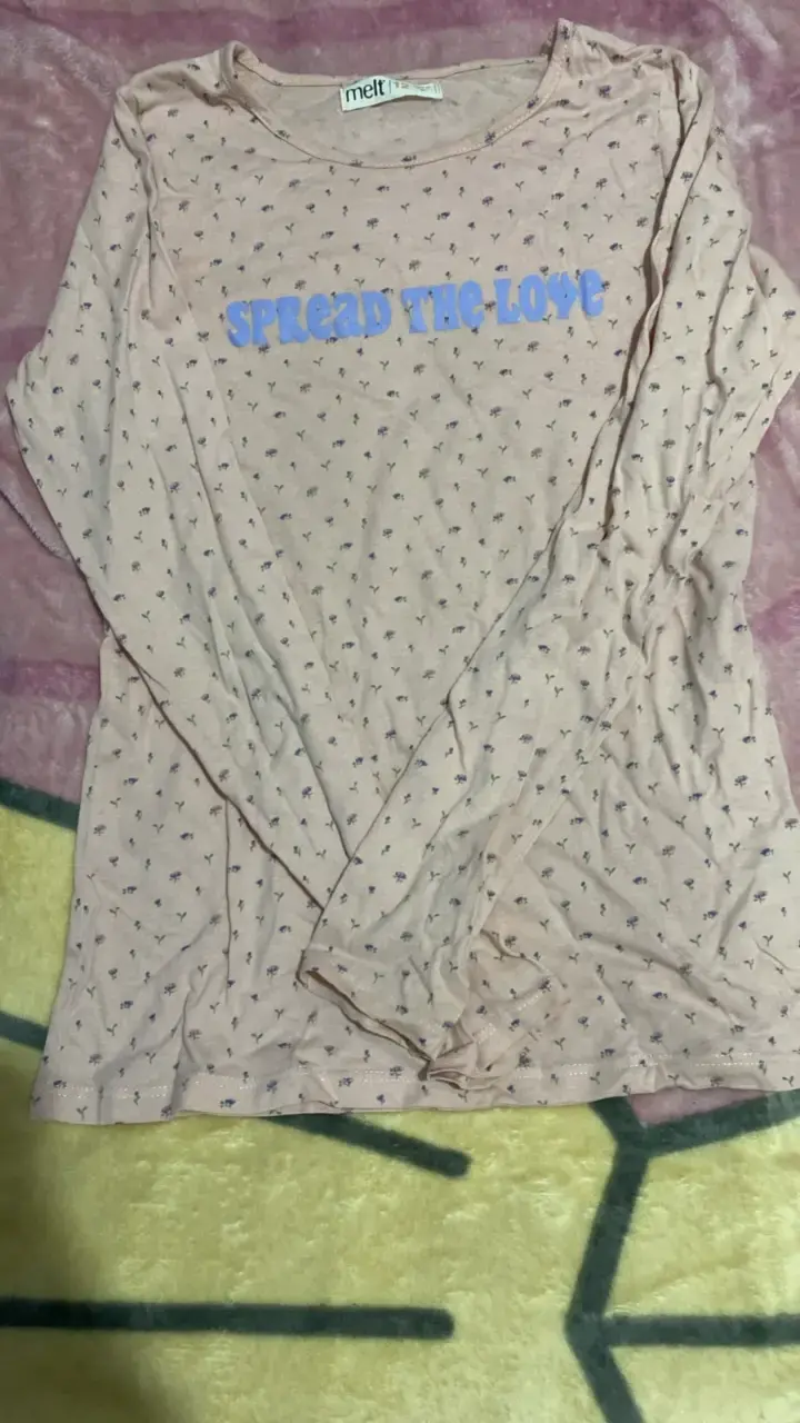 Polera manga larga con diseño floral - 2