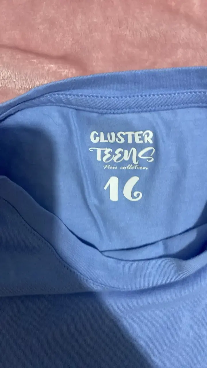 Polera azul con detalle de corazón Cluster Teens - 2