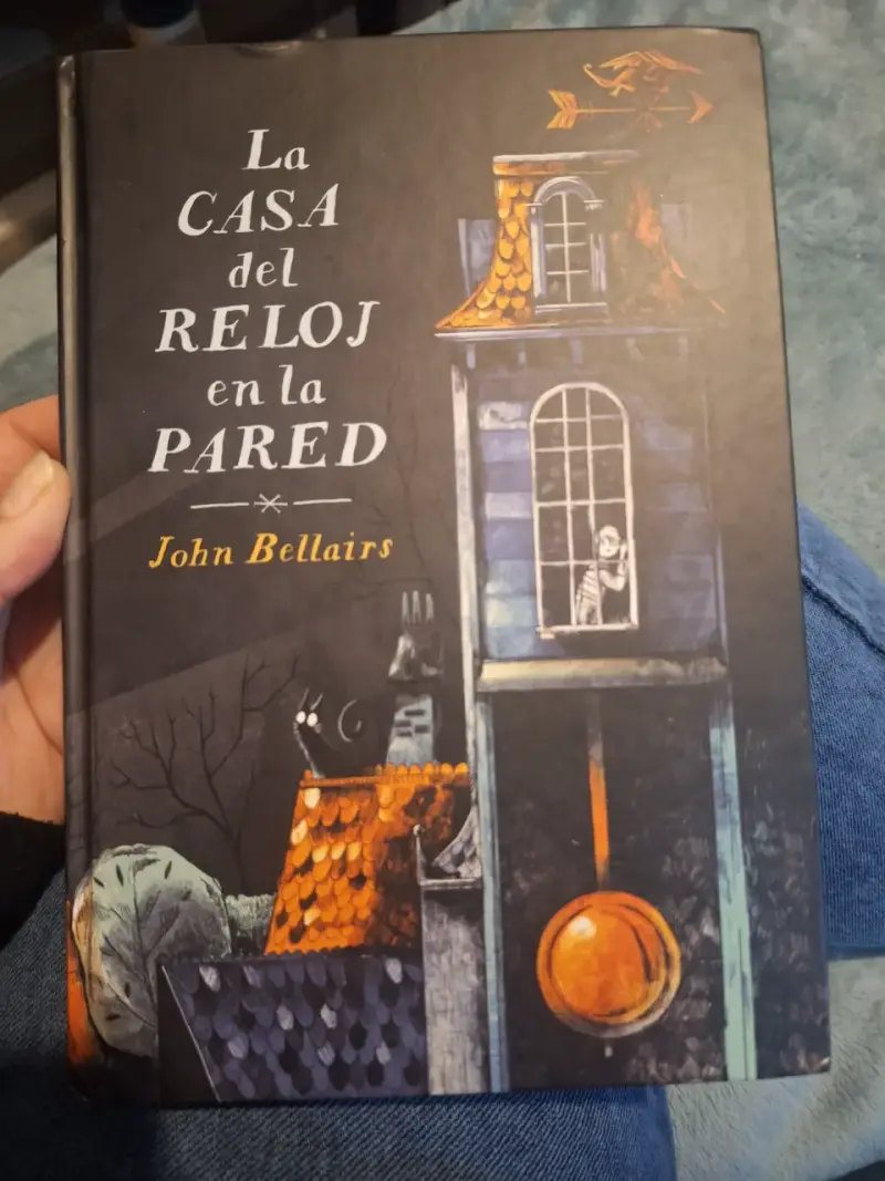 Libro 'La Casa del Reloj en la Pared' de John Bellairs - 1