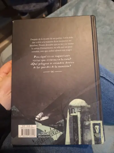 Libro 'La Casa del Reloj en la Pared' de John Bellairs - miniatura 3
