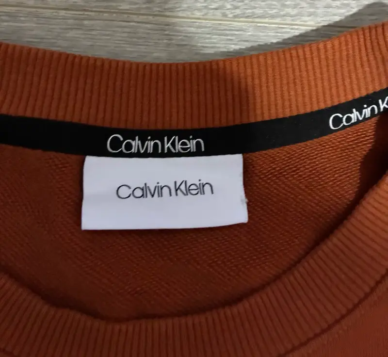 Polerón Calvin Klein color terracota - 2