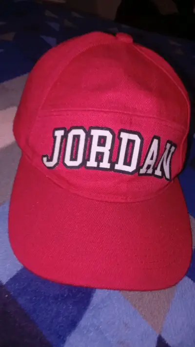 Gorra roja Jordan deportiva - miniatura 1