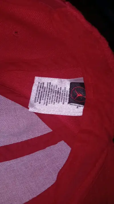 Gorra roja Jordan deportiva - miniatura 2