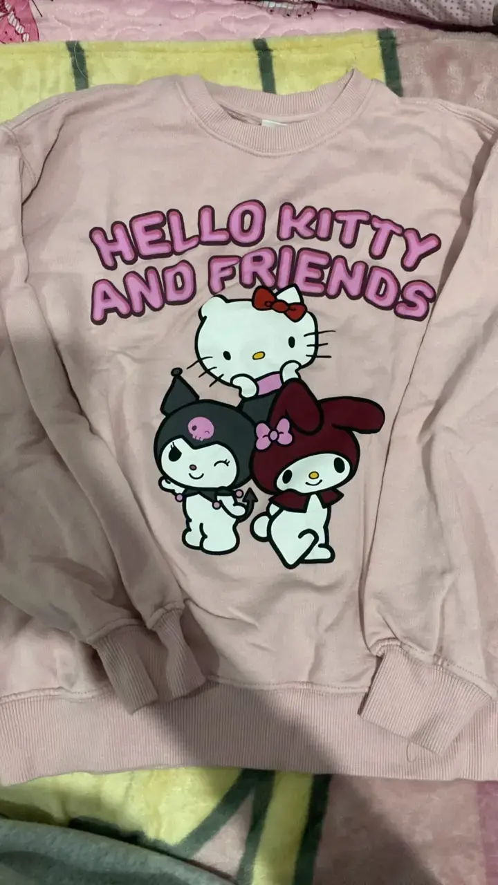 Polerón rosa Hello Kitty y amigos