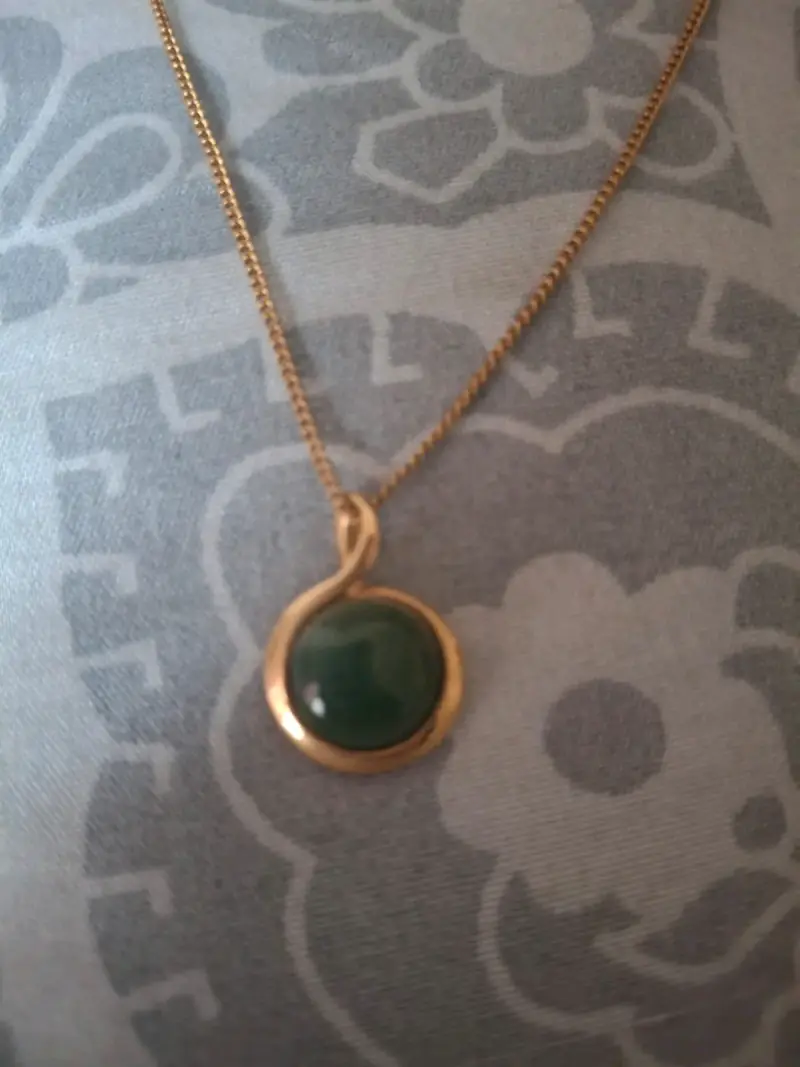Collar Enchapado en Oro con Piedra Jade - 2
