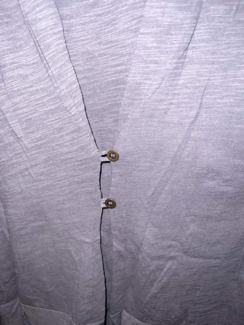 Polera larga Umbrale gris ajustable en la espalda - 3