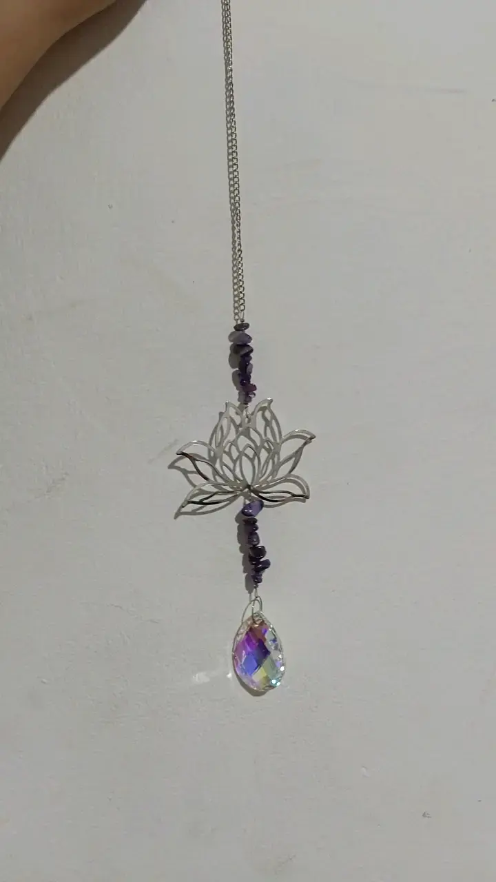 Colgante decorativo de cristal y flor de loto