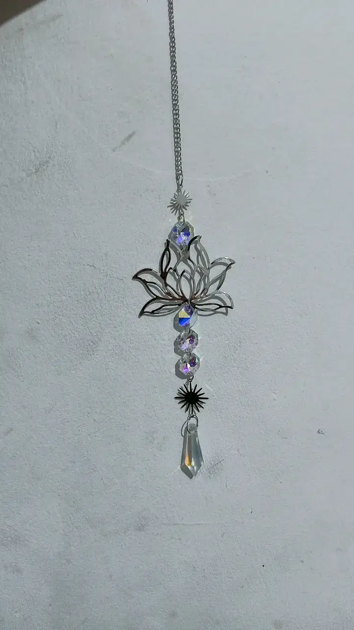 Colgante decorativo de cristal y metal