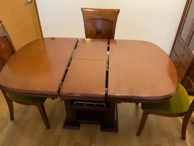 Comedor extensible de madera con sillas tapizadas - miniatura 3